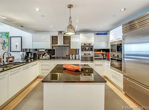 3rd image of 17121 Collins Ave #905