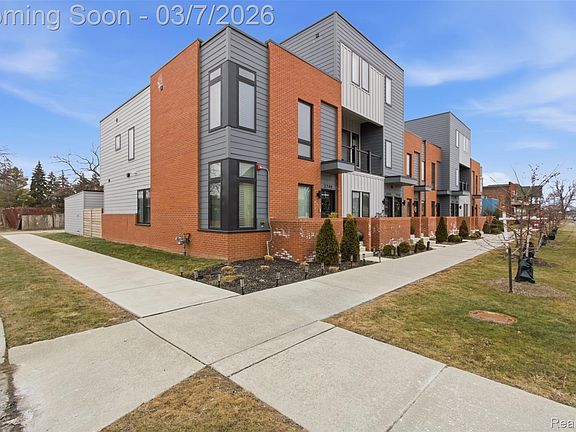 3rd image of 2744 Harrison St