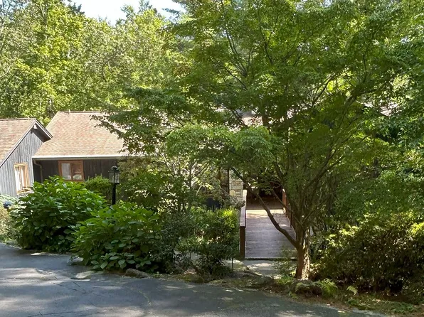 41 Galax Ct, Sapphire, NC 28774