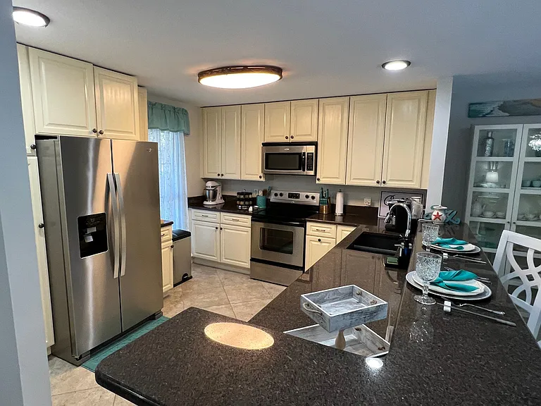 Full-Service Kitchen