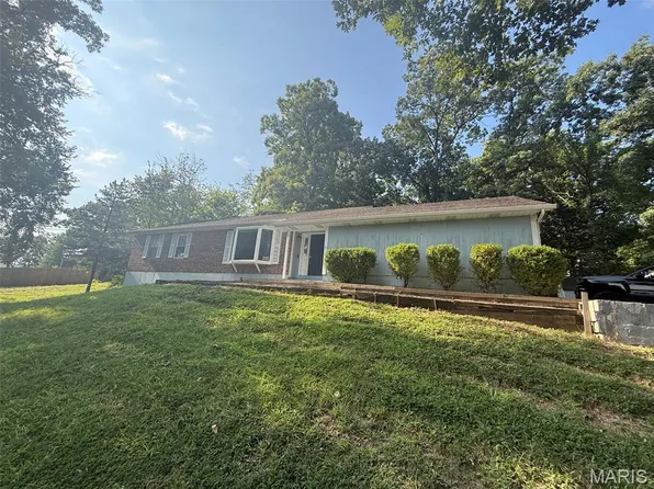 5108 Twelve Oaks Ave, Villa Ridge, MO 63089