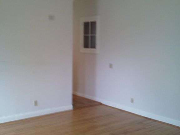 4th image of 2945 Cleinview Ave #1