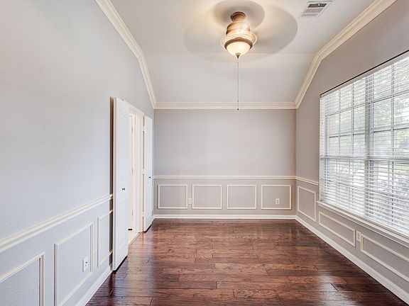 3rd image of 7616 Belcrest Dr