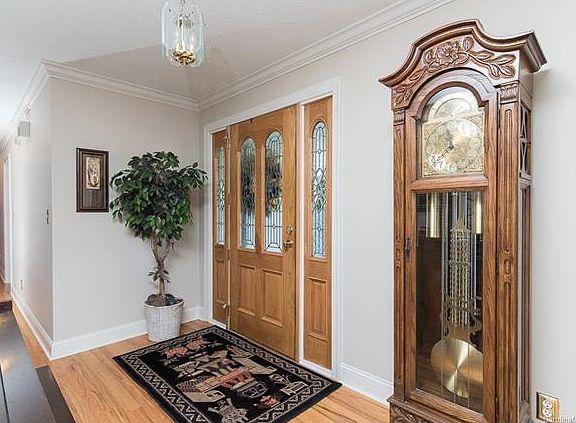 3rd image of 207 Chateau Dr