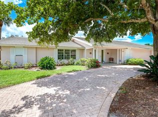 648 Cypress Way E, Naples, FL 34110