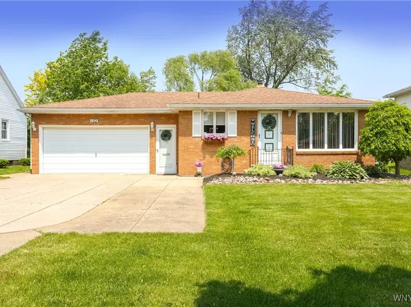 152 Forest Hill Dr, Williamsville, NY 14221