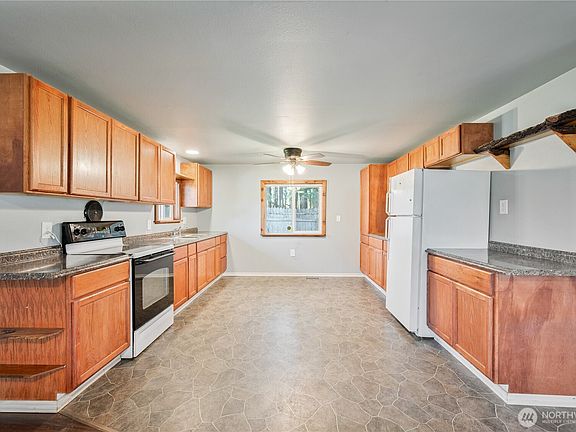 4th image of 302 Studebaker Road