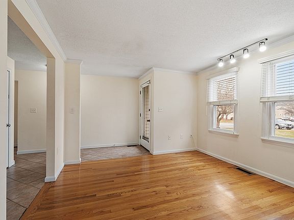 5th image of 216 Merrimack Meadows Ln #216