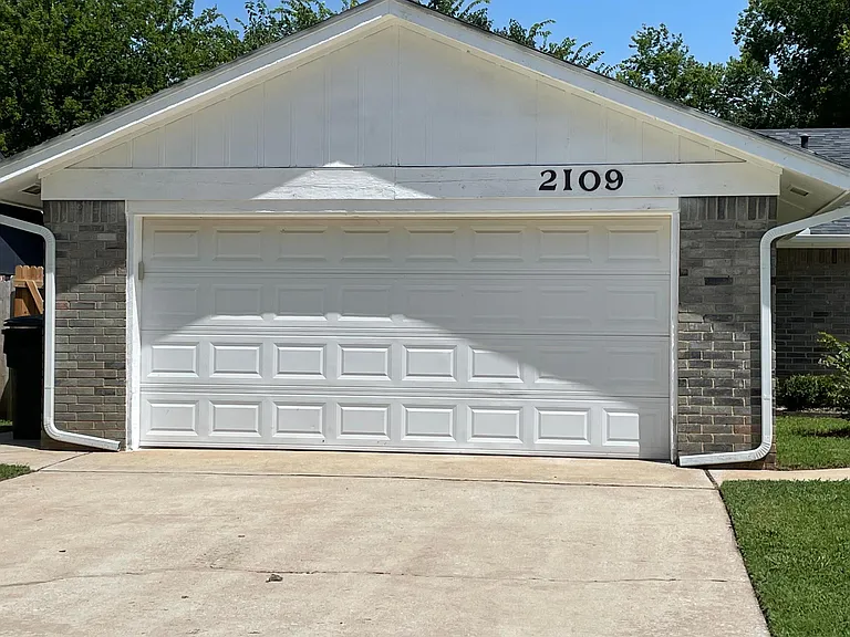 2109 Oakvista Cir — Photo 3