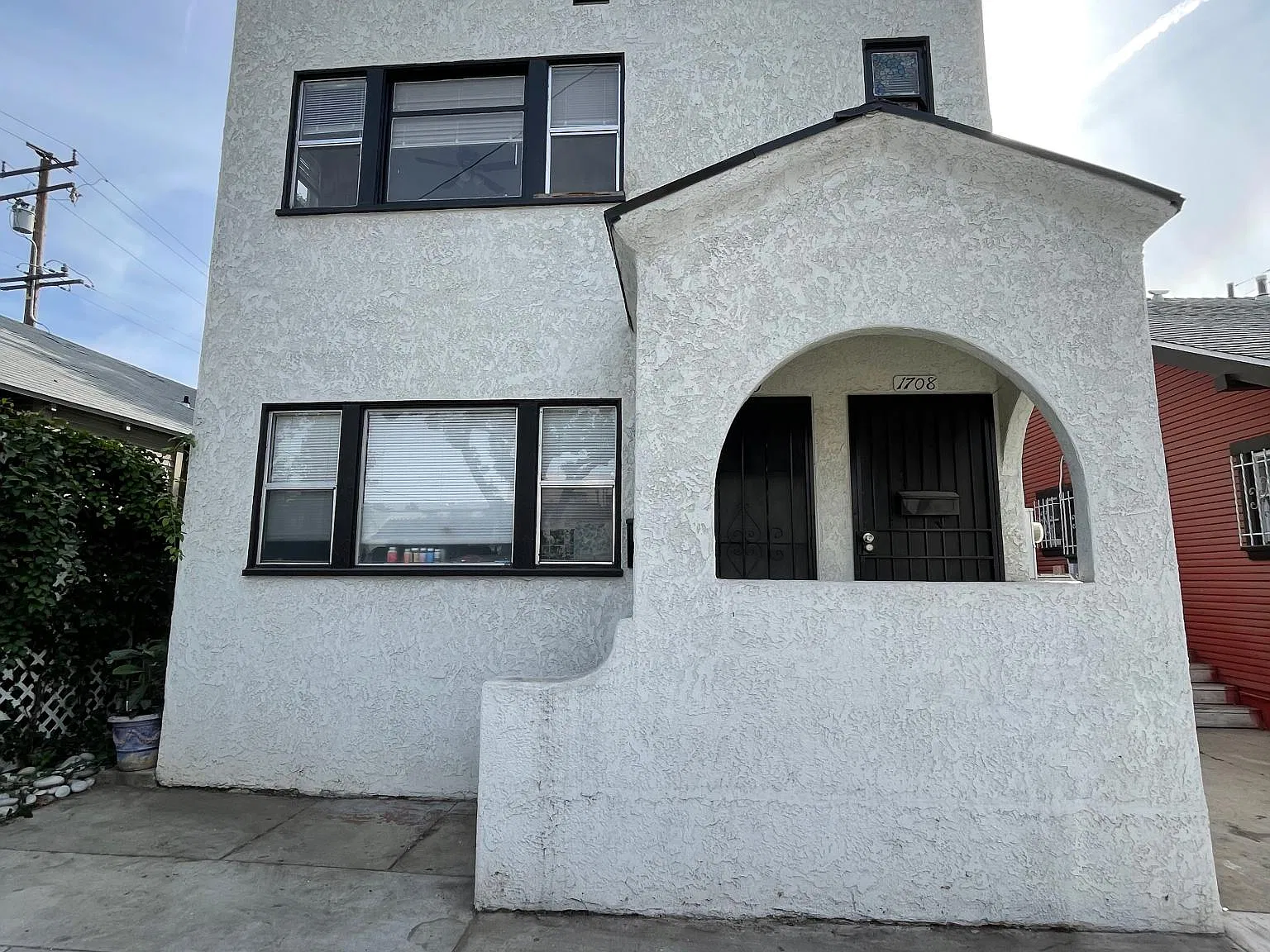 1708 E 8th St — Photo 1