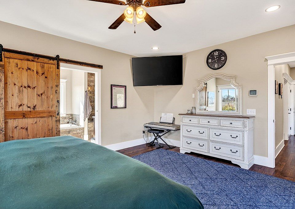 28th image of 3001 Tulip Ln