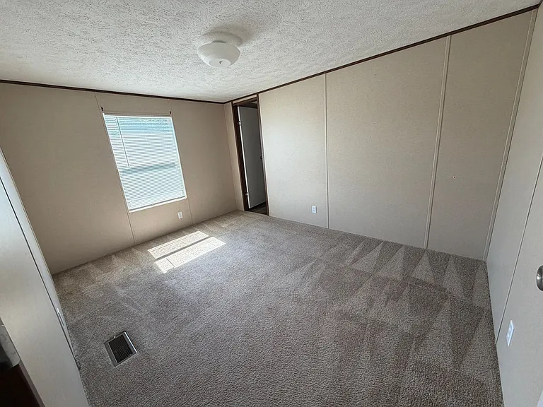 105 Foster Ferry Dr — Photo 10