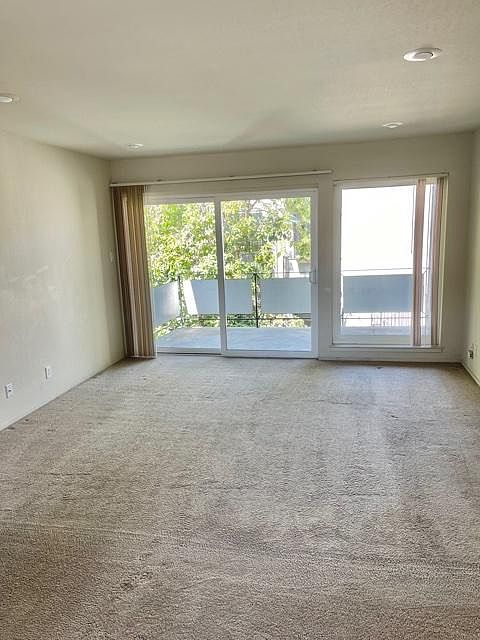 1st image of 1548 Hudson St #303