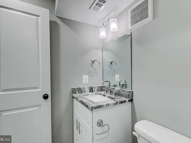 715 S Conkling St — Photo 28