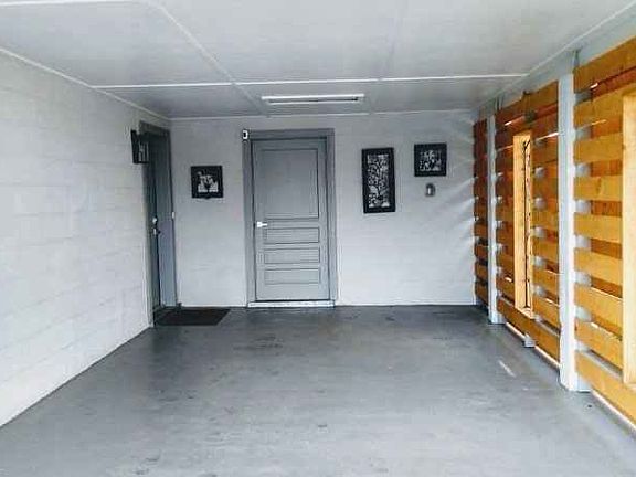 3rd image of 80 W Fray St