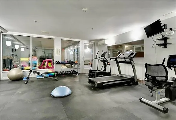 Sold by Maximillion Realty, Inc. | media 39