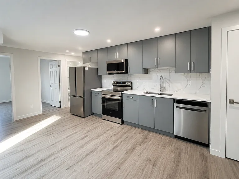 19037 22a Ave NW — Photo 5
