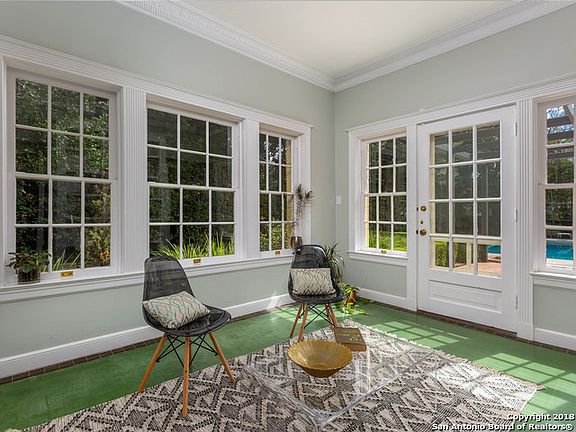 5th image of 120 W Lynwood Ave