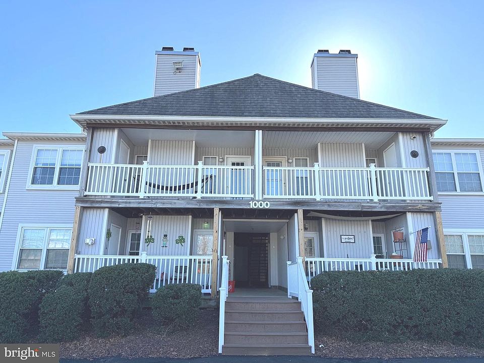 1st image of 1005 Waters Edge Dr Unit 206