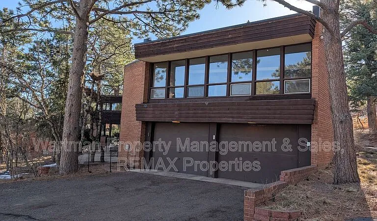 15 Upland Rd — Photo 1