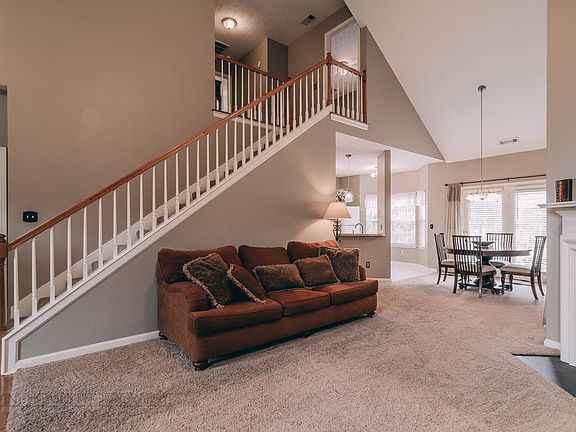 3rd image of 120 Cherokee Dr