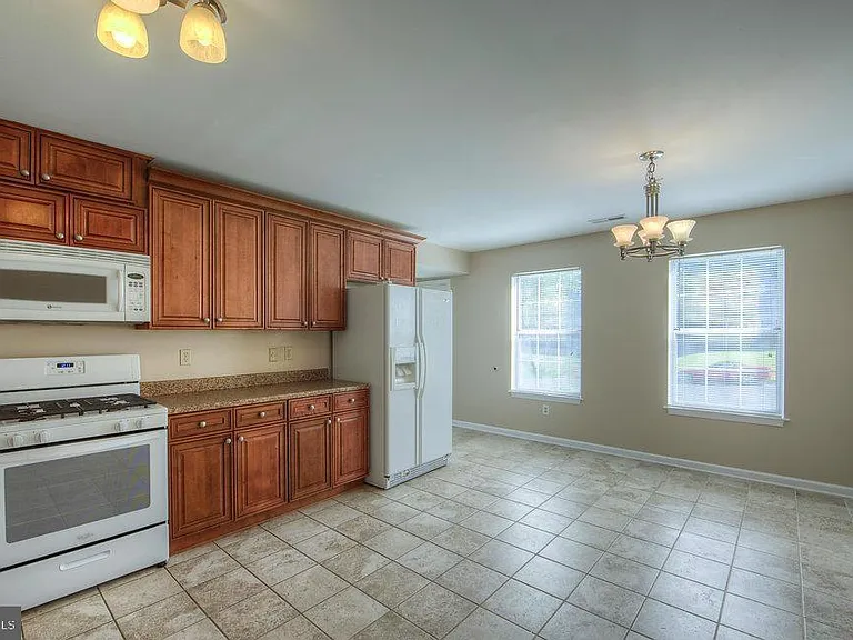 5678 Sutter Ln — Photo 6