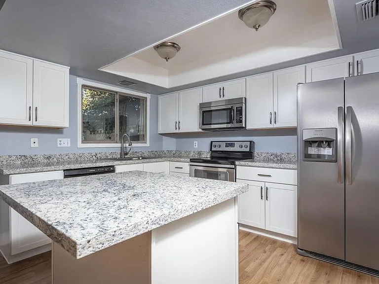 14 E Hermosa Dr — Photo 1