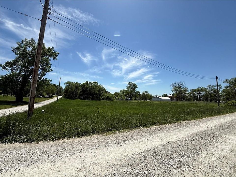 2nd image of 909 Main St