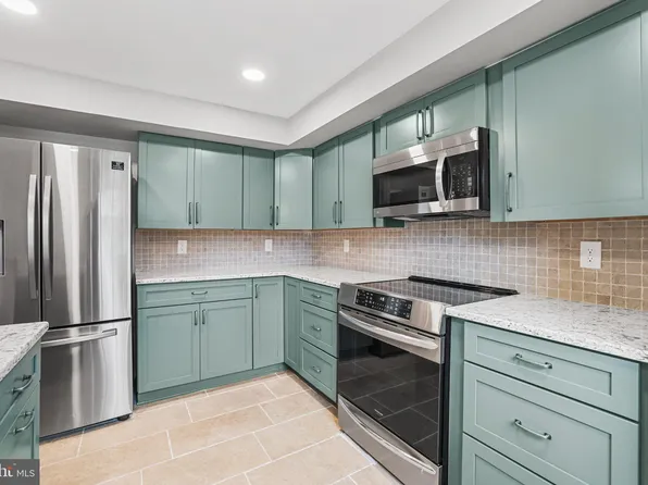 6058 Chicory Pl, Alexandria, VA 22310