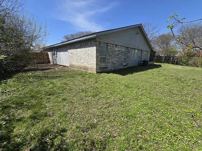 2509 Hollydale Dr — Photo 18