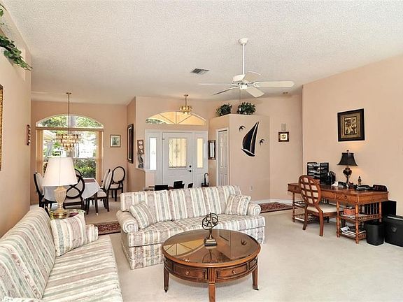 5th image of 586 Khyber Ln