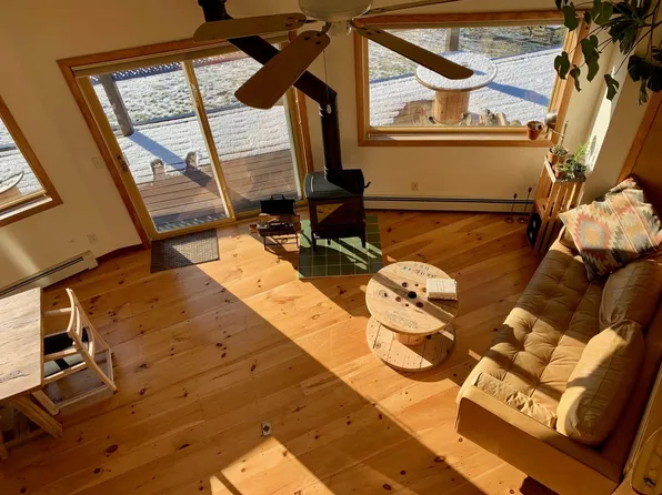 7 Meadow Ln, Millerton, NY 12546