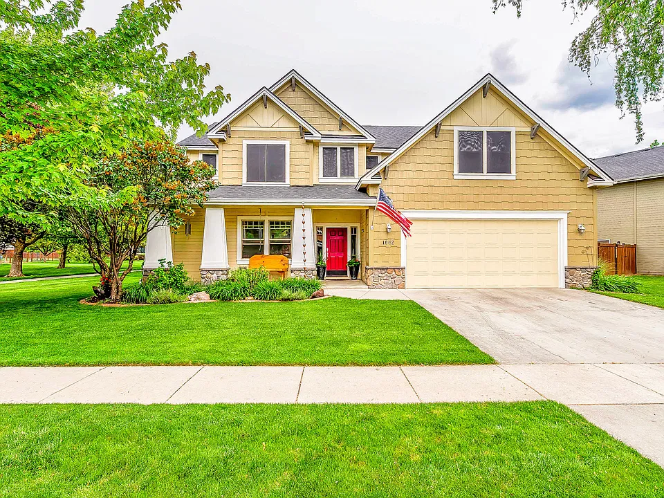 1002 E Legacy View Dr