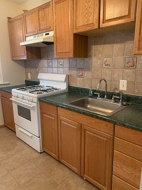 3 bed, 1300 sqft, $2,150 — Photo 4