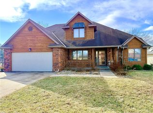 4410 Hunter Dr, Saint Joseph, MO 64506