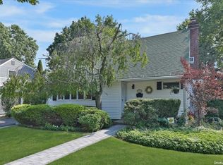 172 Pine St, Garden City, NY 11530