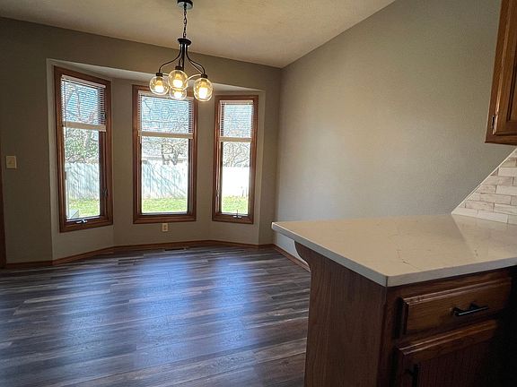 4th image of 951 S Alex Ave