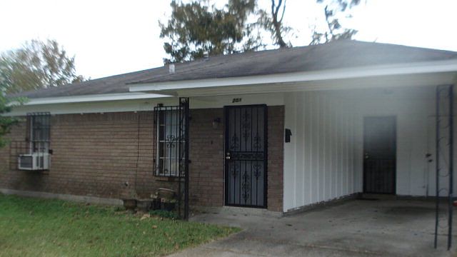 1st image of 201 Van Zelfden St