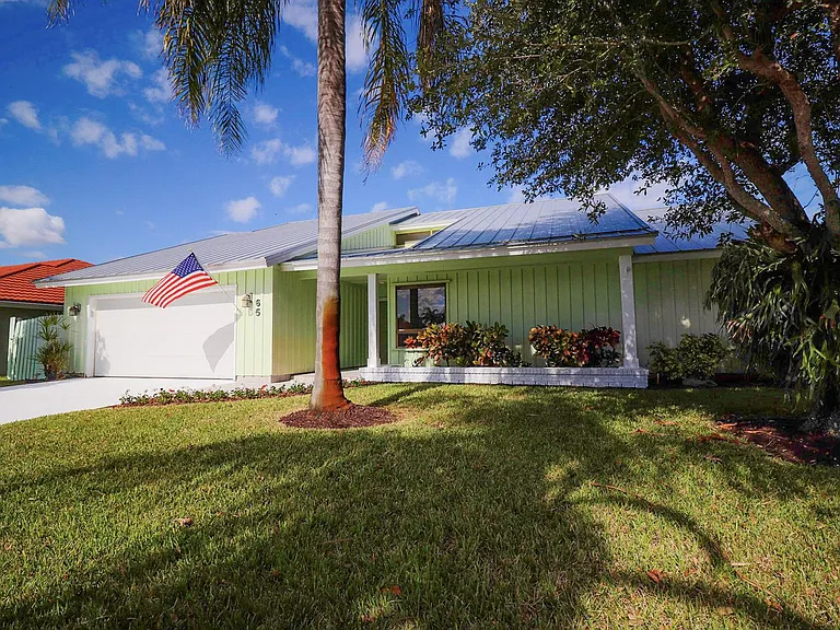 65 Pinehill Trl W — Photo 2