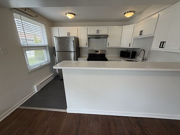 3rd image of 26 E Washington Ave APT 1