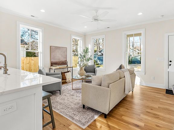 4th image of 213 Gresham Ave