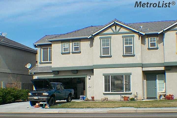 1st image of 990 E J St