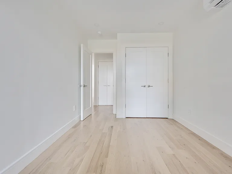 1107 Jefferson Ave #1 — Photo 8