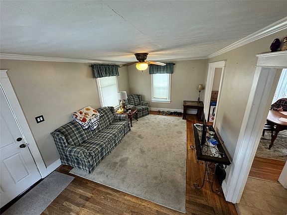 3rd image of 465 Grand Ave