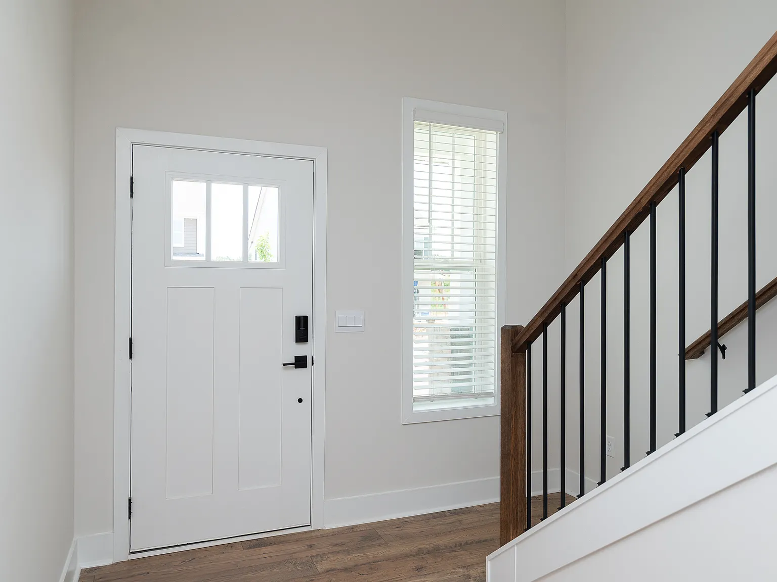 5 bed, 2719 sqft, $2,350 — Photo 2