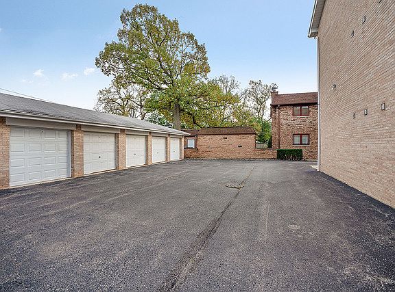 3rd image of 5729 N Cicero Ave APT 1B