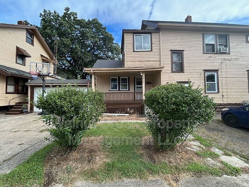 1st image of 2422 Ea St