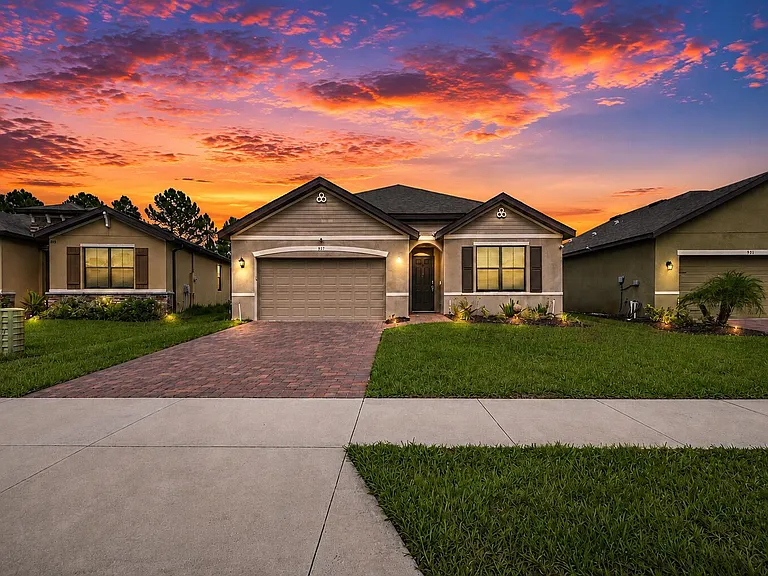 927 Remington Green Dr SE — Photo 1