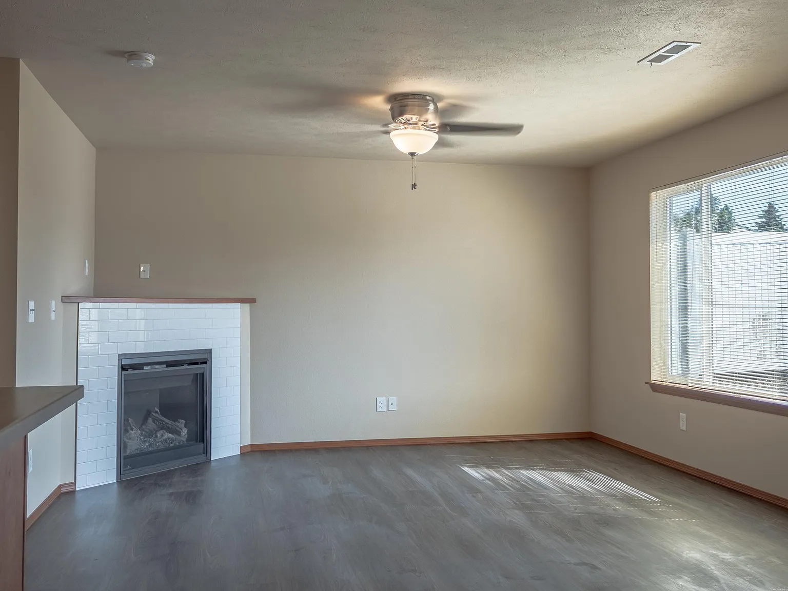 3 bed, 2.5 bath, 1440 sqft, $2,095 — Photo 3