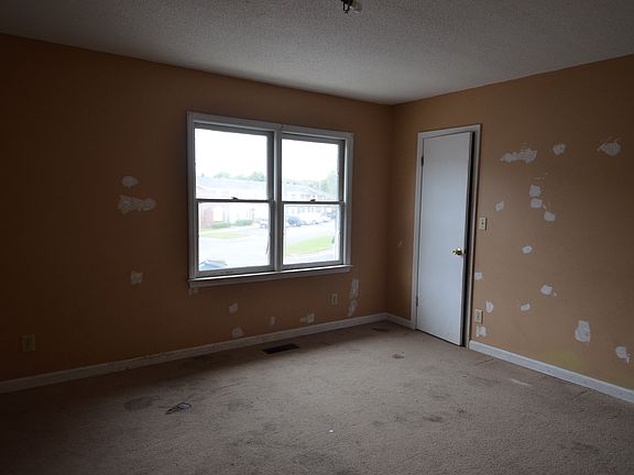 5th image of 100-5 E Kristin Dr